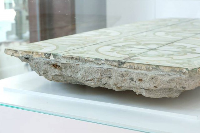 10°45’39” N 106°43’23” E 2013 excavated concrete slab with ceramic tiles bê tông và gạch lót sàn được khai quật 128 x 64 x 30 cm