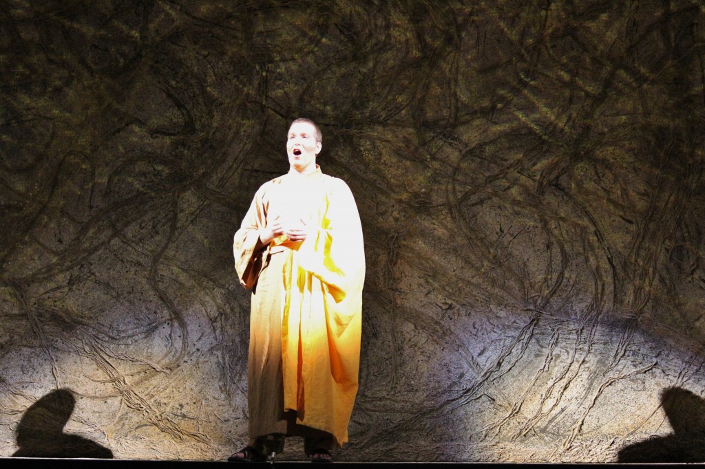 Sư Cụ (Adam Walton). Photo: Anvi Hoàng.